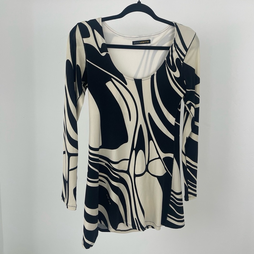 Black and white printed long sleeve - medium
